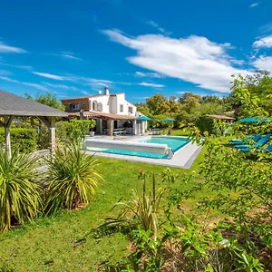 https://la-gavotte.fr-provencehotel.com